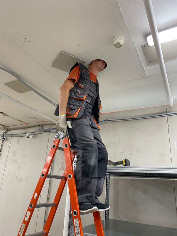 монтаж кабельной СКС в магазине