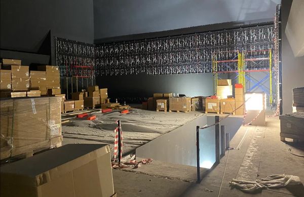 Монтаж кабельных закладных для LED экрана
